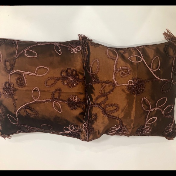 NWOT Embroidery Pair of Cushion Cover - Picture 4 of 4